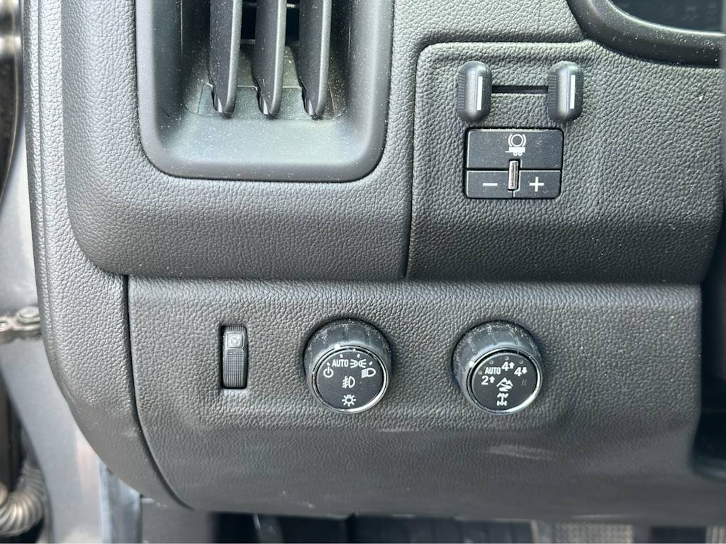 Thumbnail: 2021 Chevrolet Colorado - 21