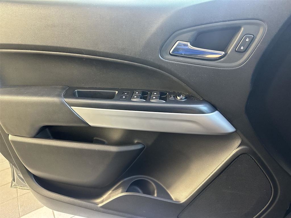 Thumbnail: 2021 Chevrolet Colorado - 22