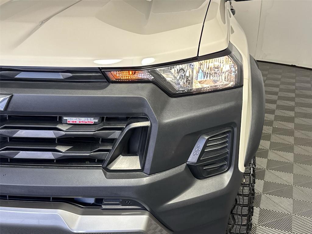 Thumbnail: 2026 Chevrolet Colorado - 18