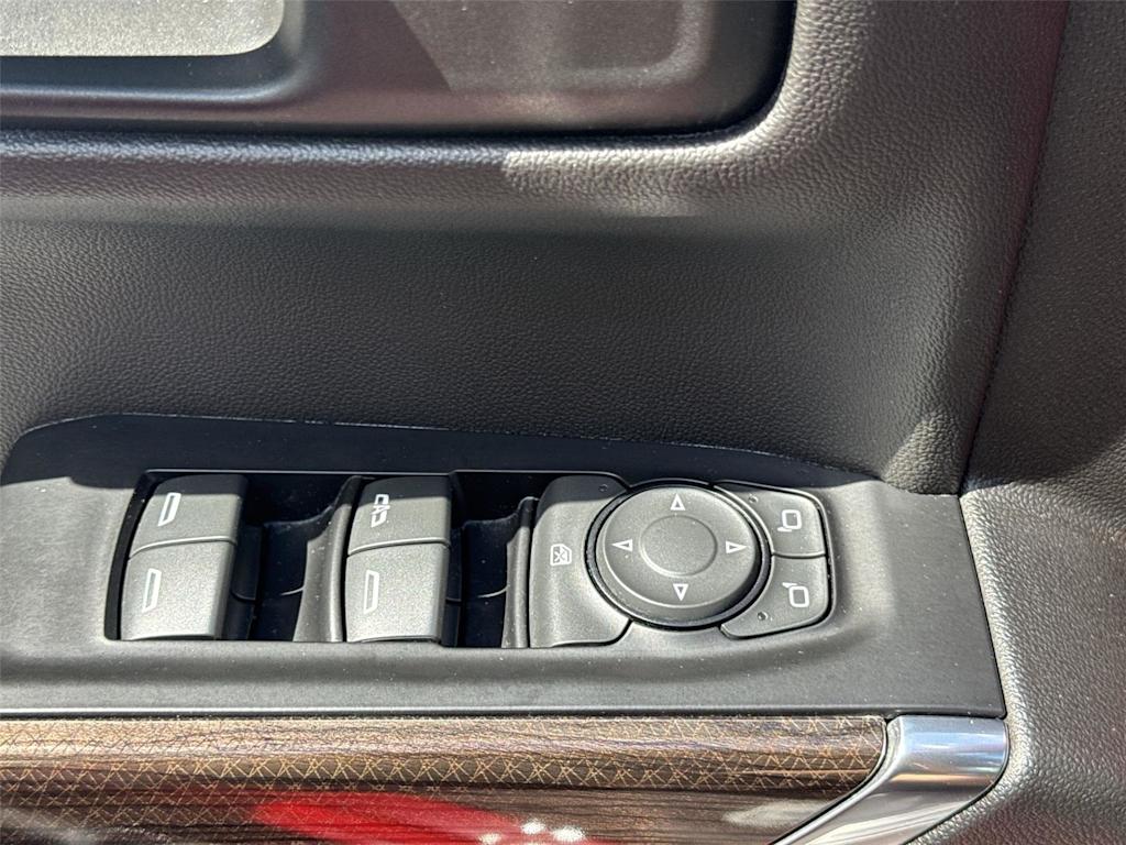 Thumbnail: 2020 Chevrolet Silverado 1500 - 26