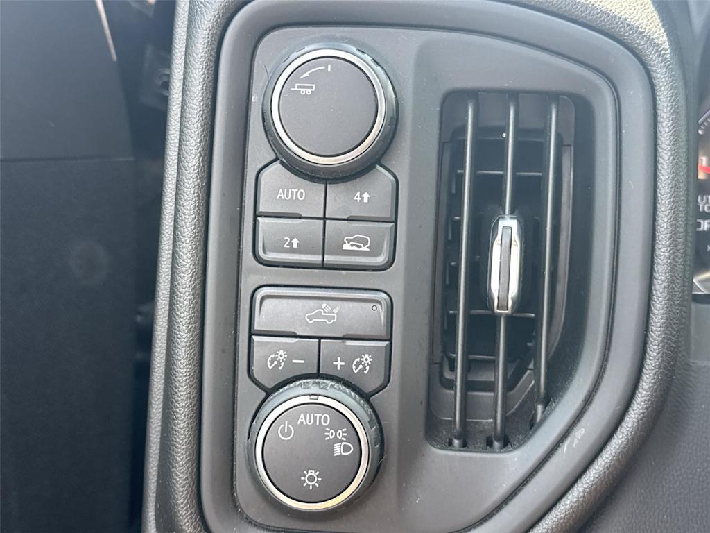 Thumbnail: 2021 Chevrolet Silverado 1500 - 24