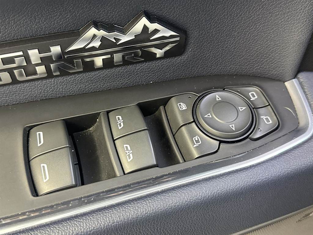 Thumbnail: 2022 Chevrolet Silverado 1500 - 28