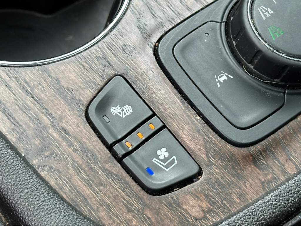 Thumbnail: 2021 GMC Acadia - 14