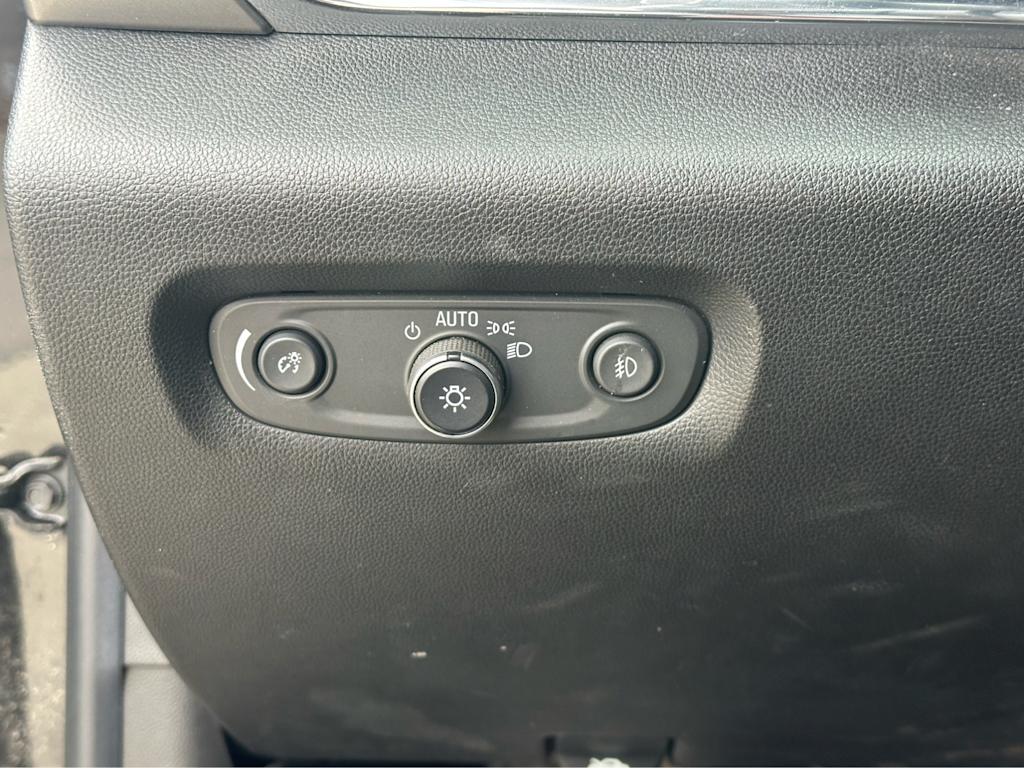 Thumbnail: 2018 Chevrolet Traverse - 21