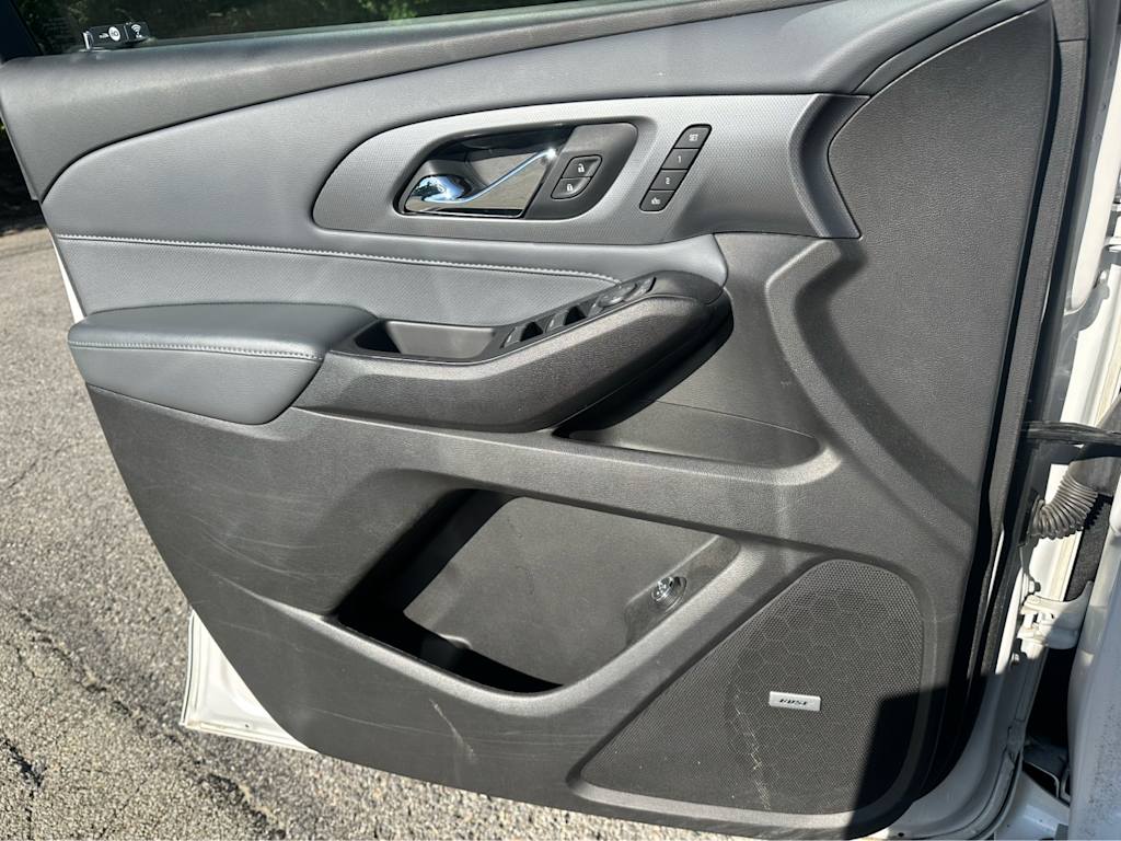 Thumbnail: 2018 Chevrolet Traverse - 23
