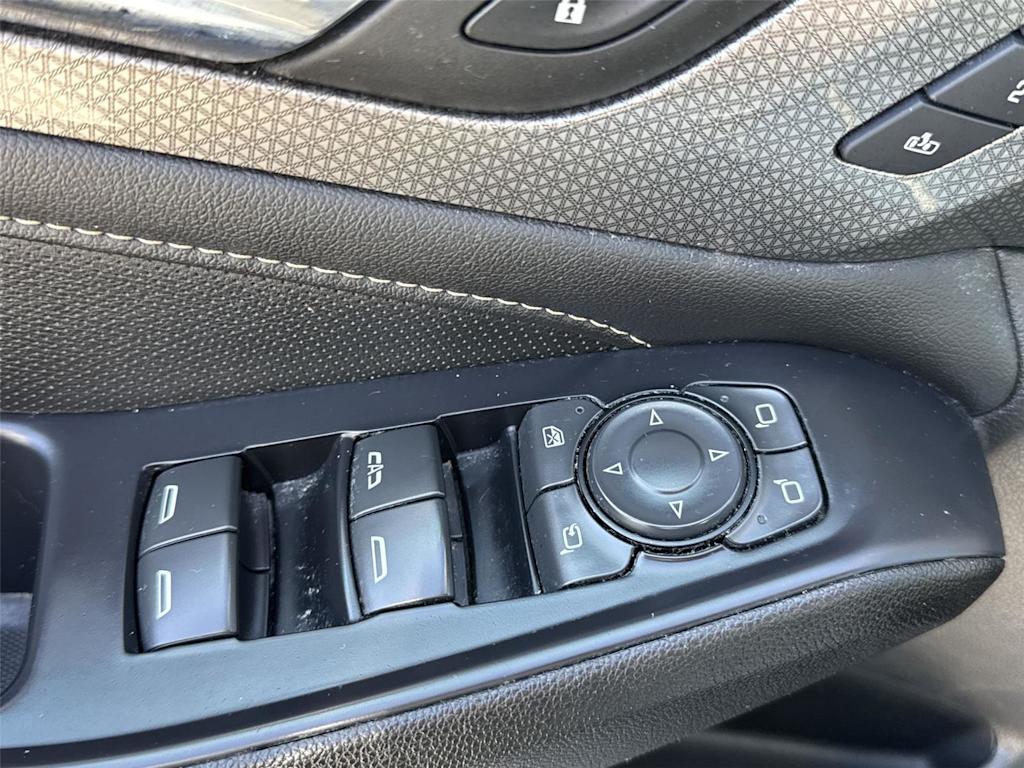 Thumbnail: 2022 Chevrolet Traverse - 24