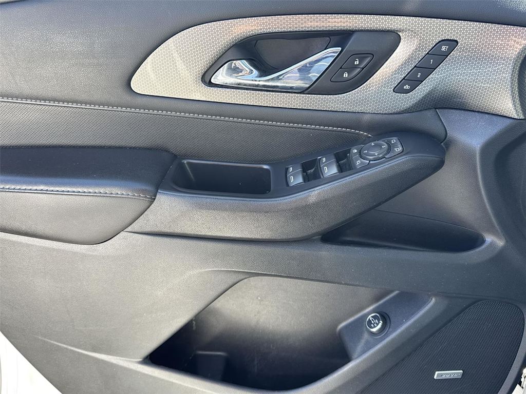 Thumbnail: 2022 Chevrolet Traverse - 23