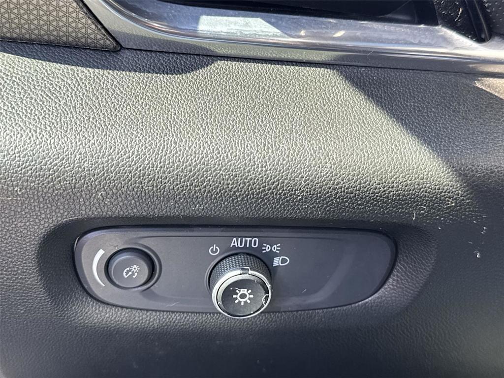 Thumbnail: 2022 Chevrolet Traverse - 25