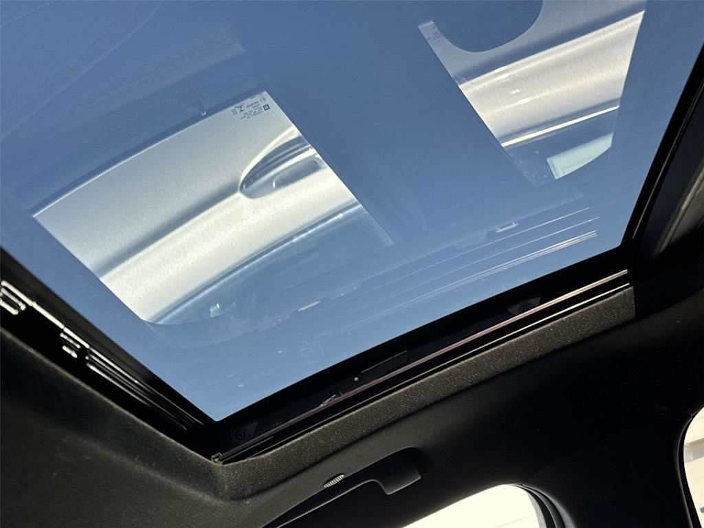 Thumbnail: 2022 Chevrolet Traverse - 17