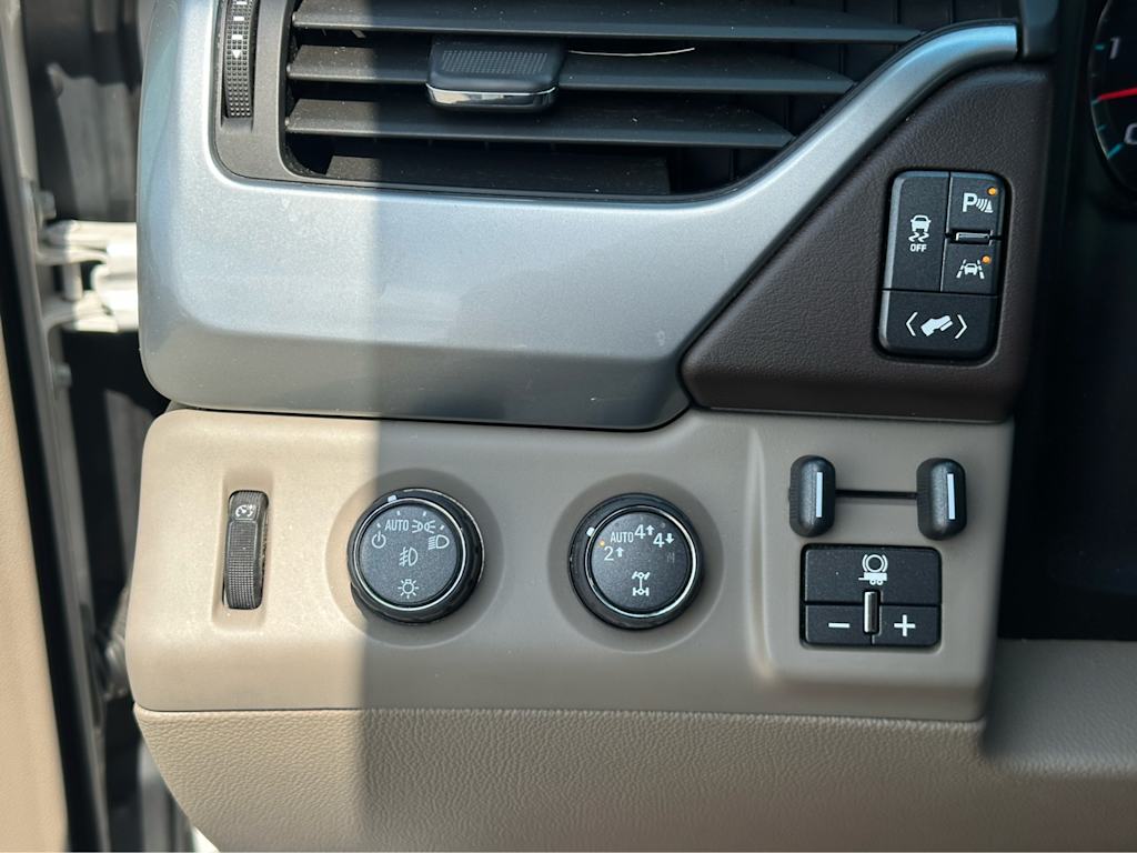 Thumbnail: 2019 Chevrolet Tahoe - 21