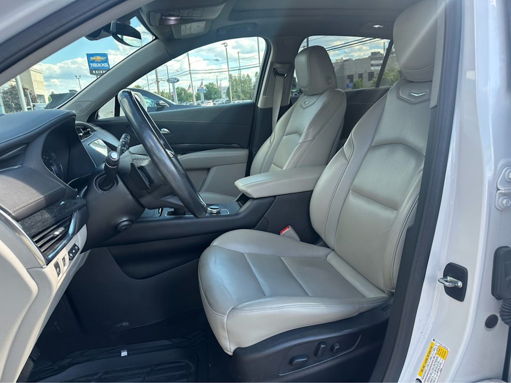 Thumbnail: 2020 Cadillac XT4 - 9