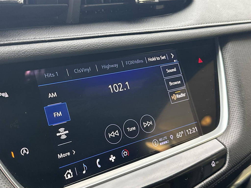 Thumbnail: 2022 Cadillac XT5 - 10