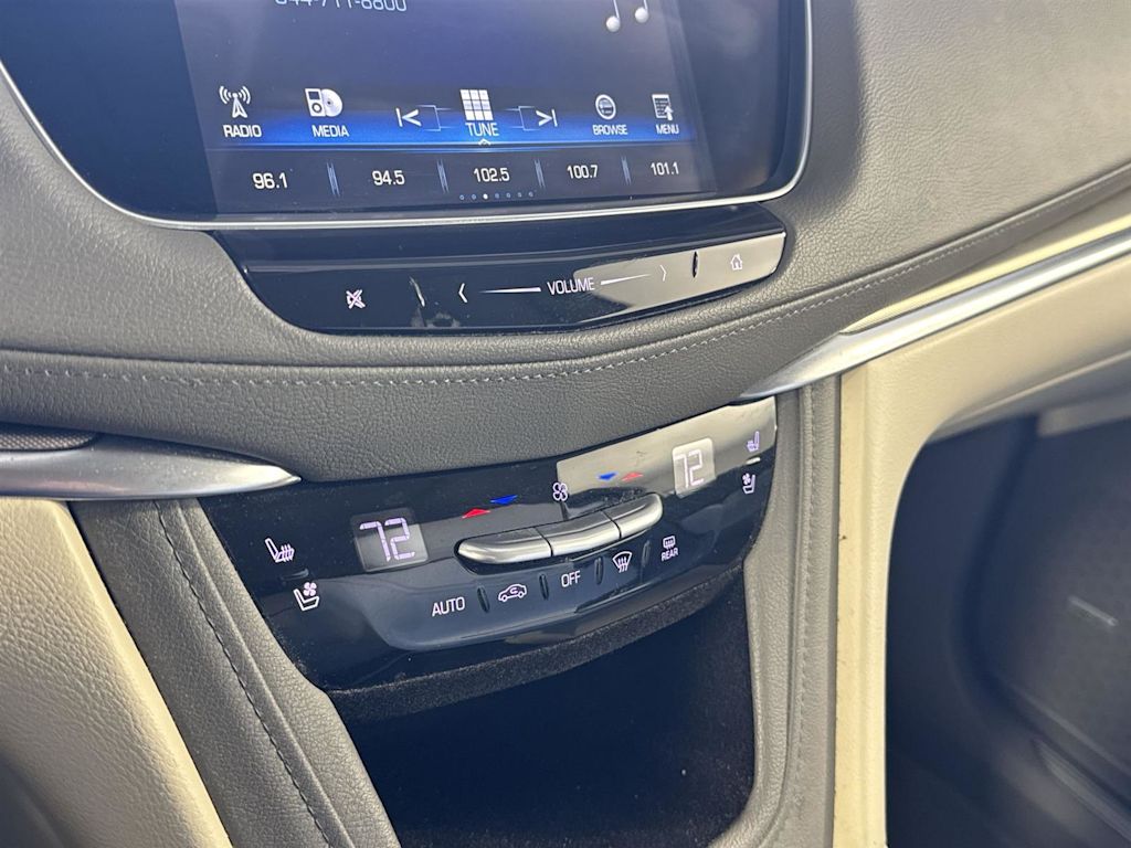 Thumbnail: 2018 Cadillac XT5 - 21