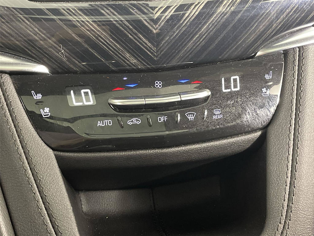 Thumbnail: 2024 Cadillac XT6 - 33