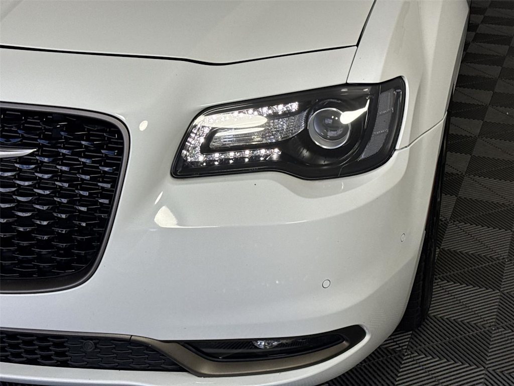 Thumbnail: 2016 Chrysler 300 - 15