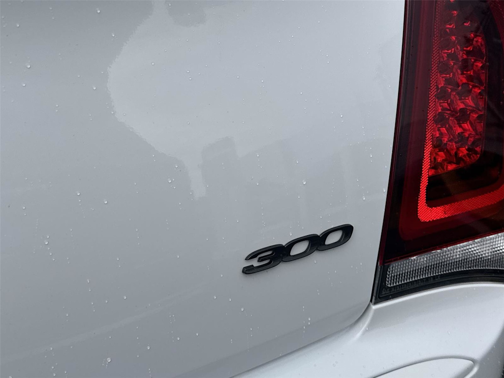 Thumbnail: 2022 Chrysler 300 - 18
