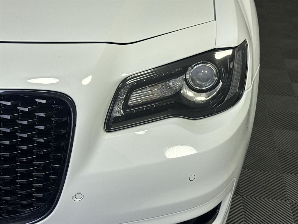 Thumbnail: 2022 Chrysler 300 - 17