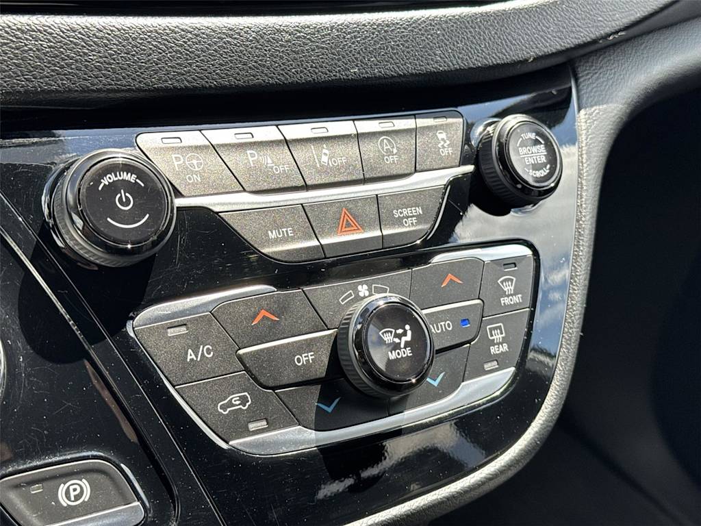 Thumbnail: 2020 Chrysler Pacifica - 20