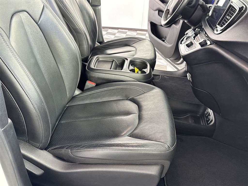 Thumbnail: 2020 Chrysler Pacifica - 8
