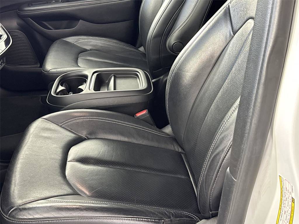 Thumbnail: 2020 Chrysler Pacifica - 7