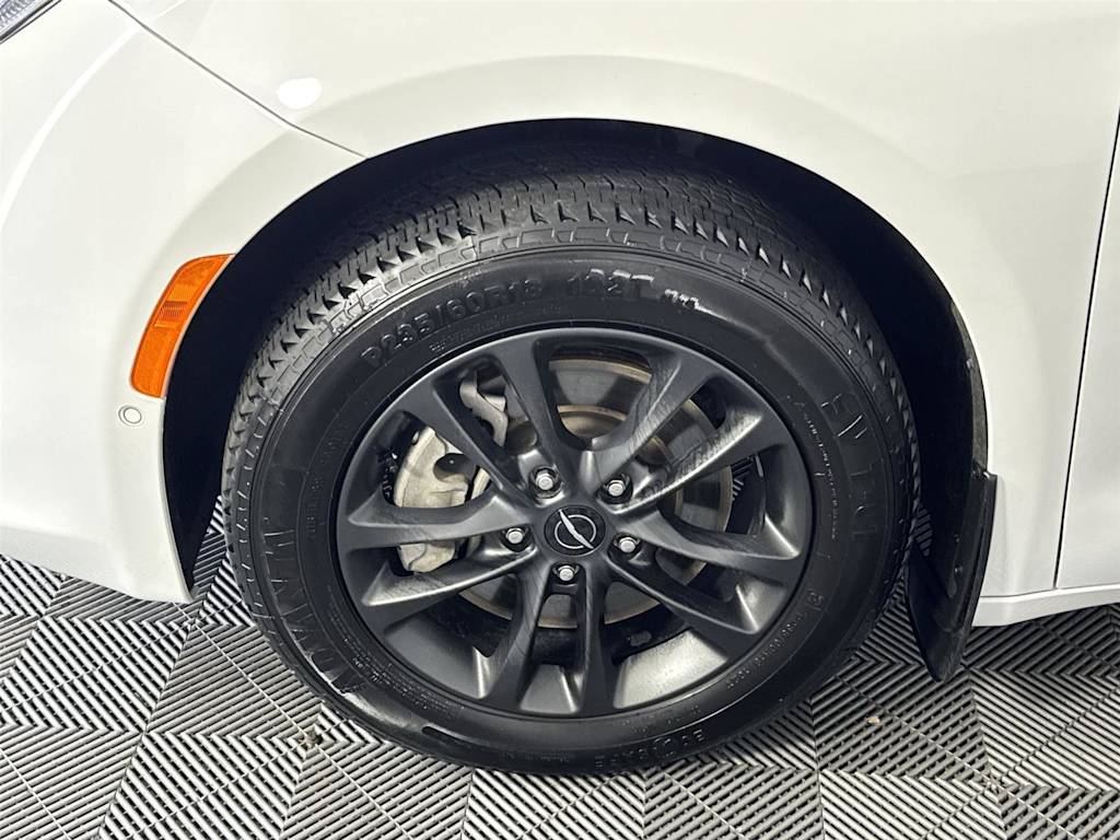 Thumbnail: 2020 Chrysler Pacifica - 6