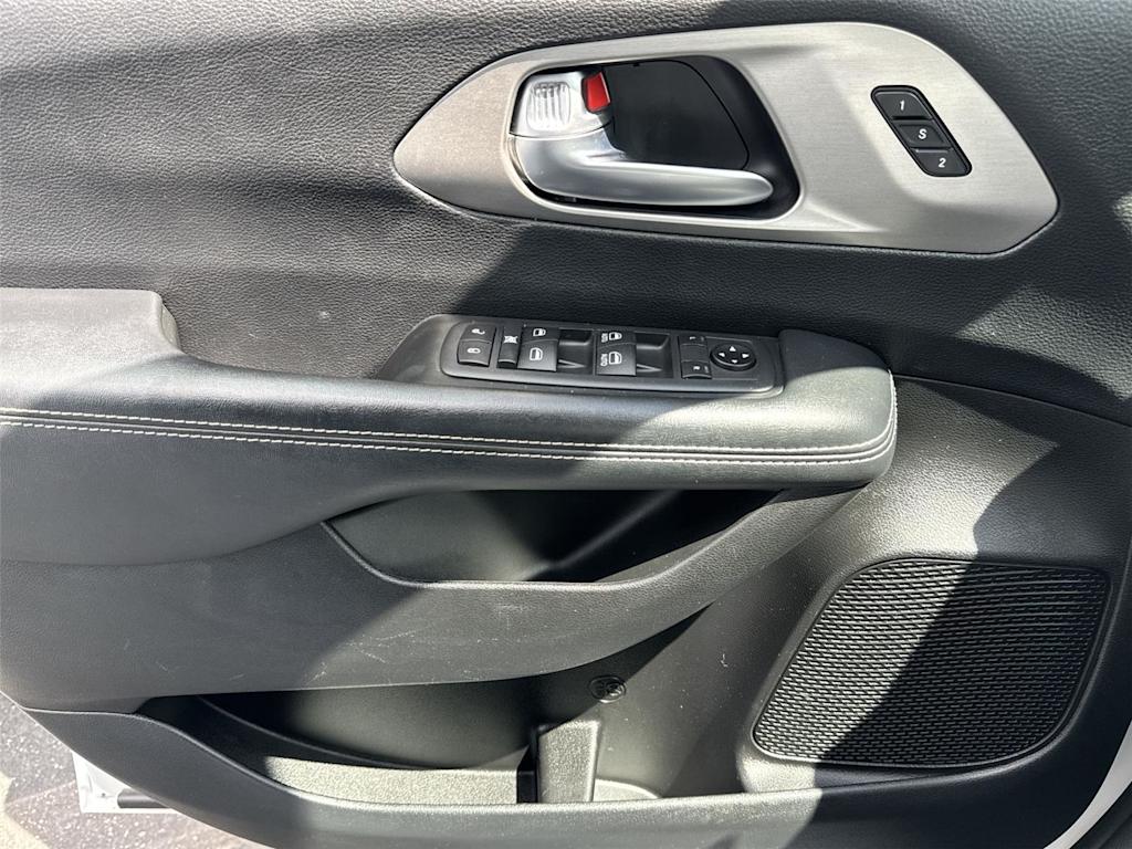 Thumbnail: 2020 Chrysler Pacifica - 22