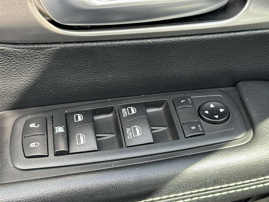 Thumbnail: 2020 Chrysler Pacifica - 23