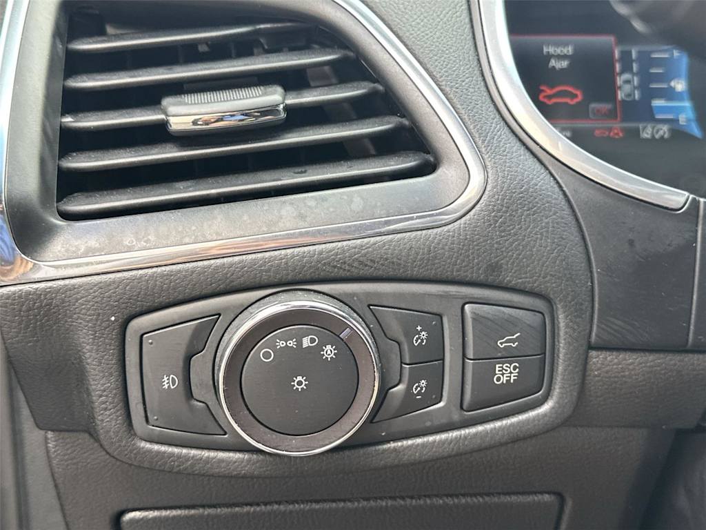 Thumbnail: 2019 Ford Edge - 24