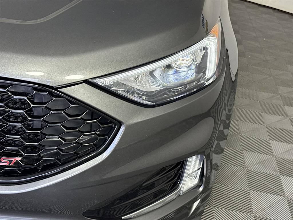 Thumbnail: 2019 Ford Edge - 16