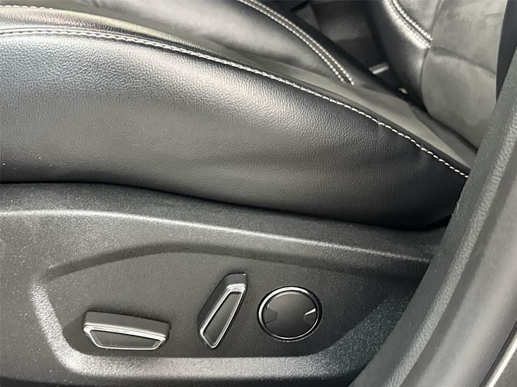 Thumbnail: 2019 Ford Edge - 17