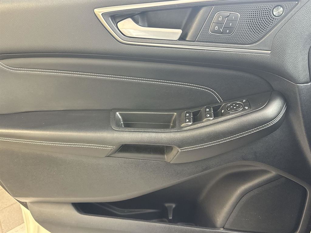 Thumbnail: 2021 Ford Edge - 23