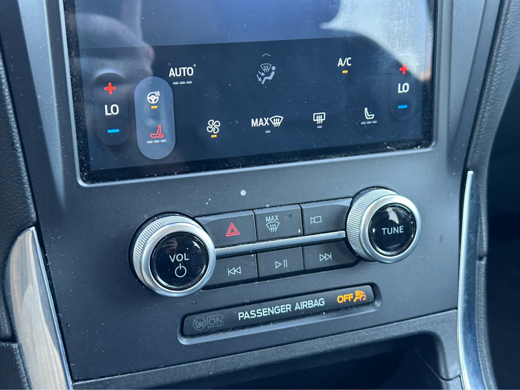 Thumbnail: 2021 Ford Edge - 18