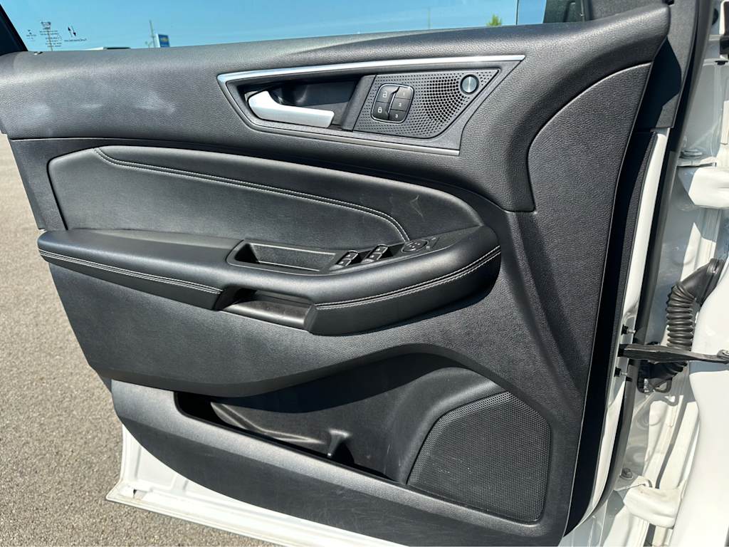 Thumbnail: 2021 Ford Edge - 21