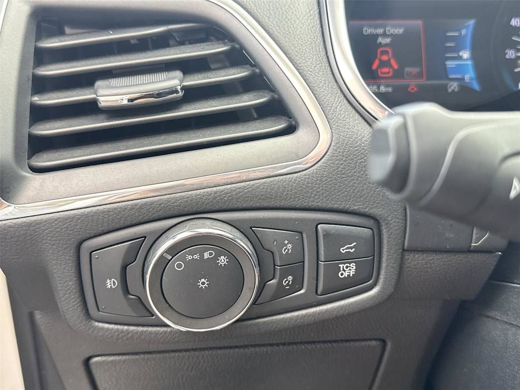 Thumbnail: 2021 Ford Edge - 25