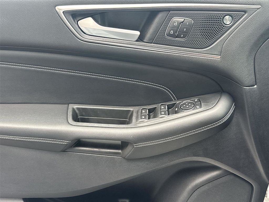 Thumbnail: 2021 Ford Edge - 23