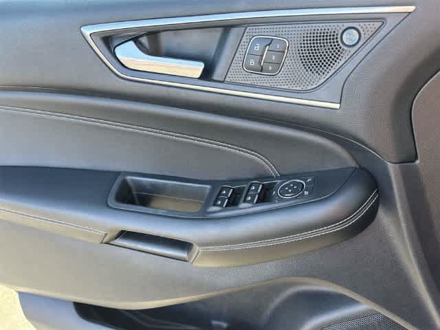 Thumbnail: 2022 Ford Edge - 17