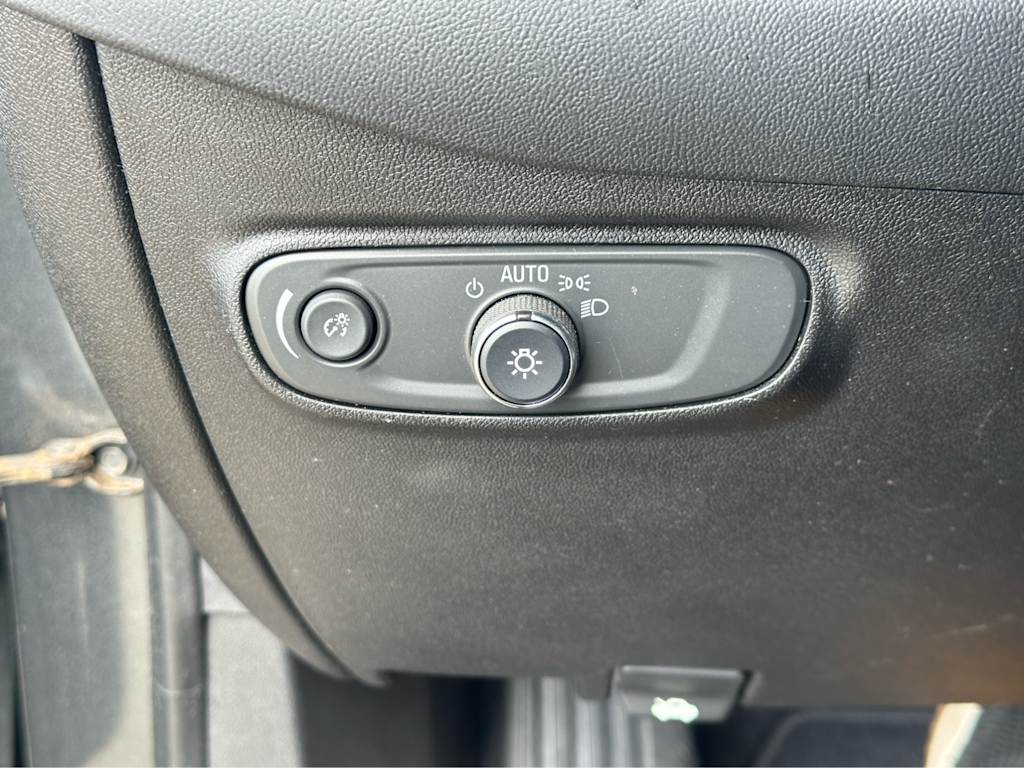 Thumbnail: 2018 Chevrolet Equinox - 18