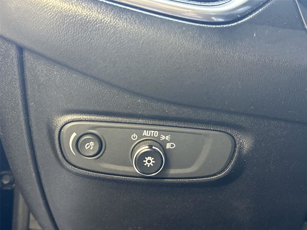 Thumbnail: 2018 Chevrolet Equinox - 27