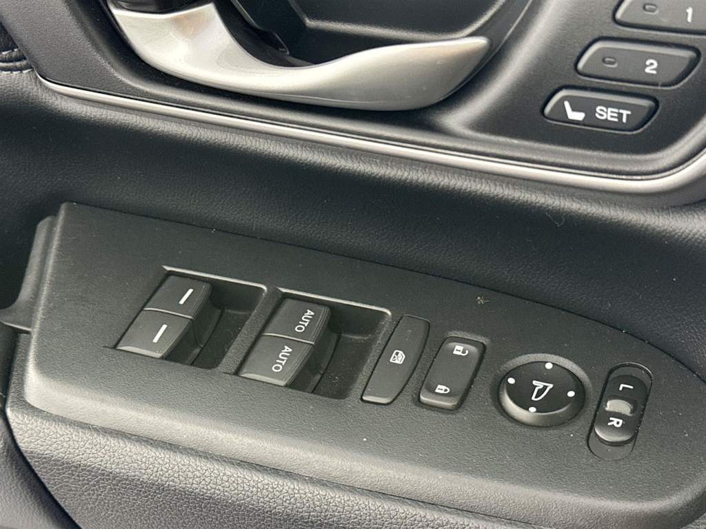 2017 Honda CR-V Touring 24