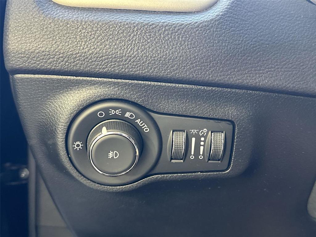 Thumbnail: 2021 Jeep Compass - 24