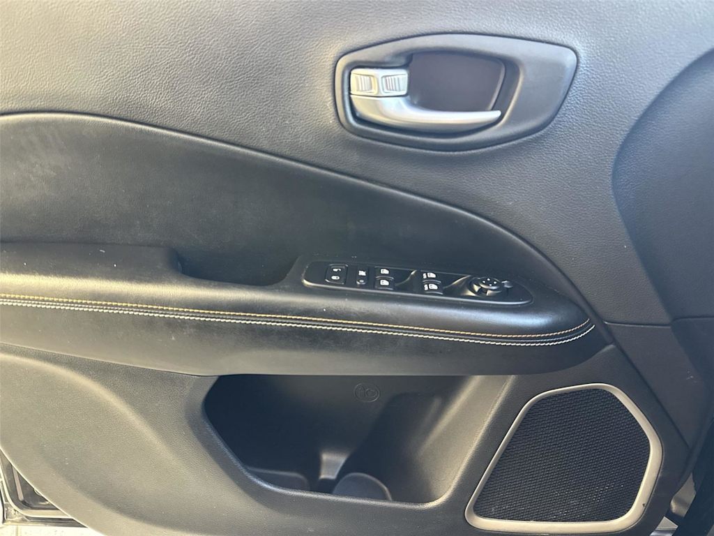 Thumbnail: 2021 Jeep Compass - 22