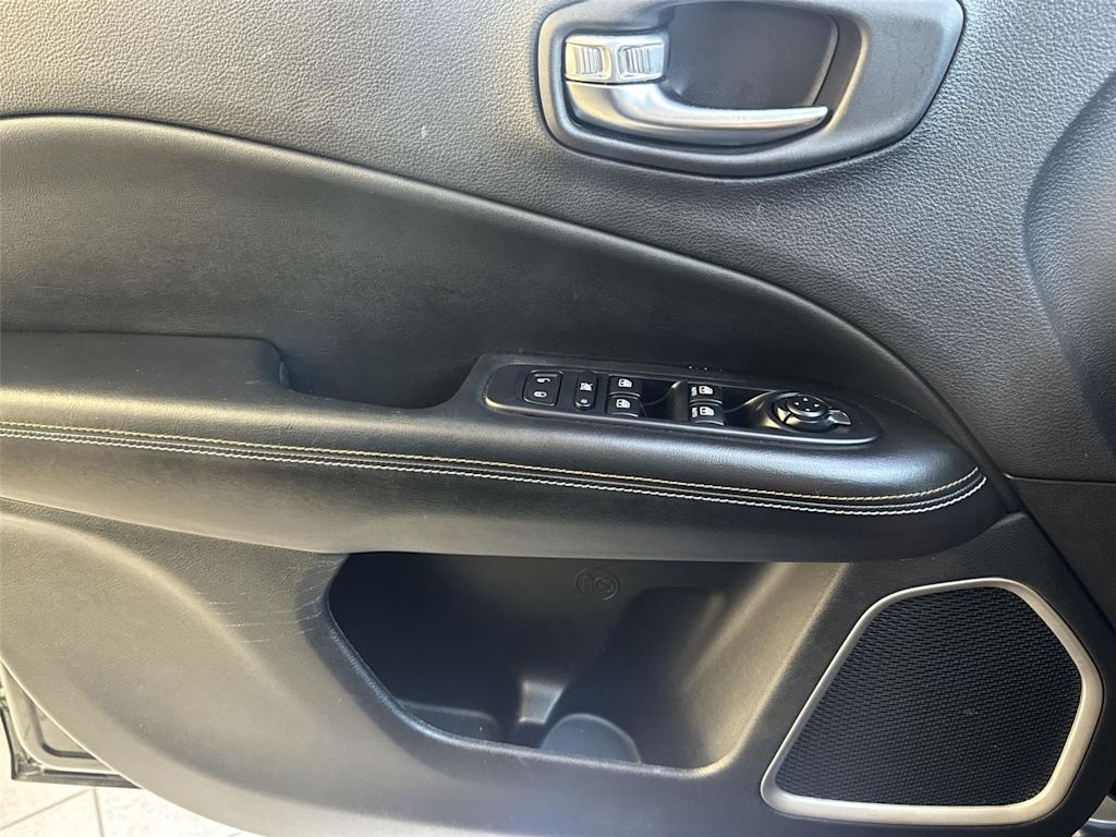 Thumbnail: 2019 Jeep Compass - 22