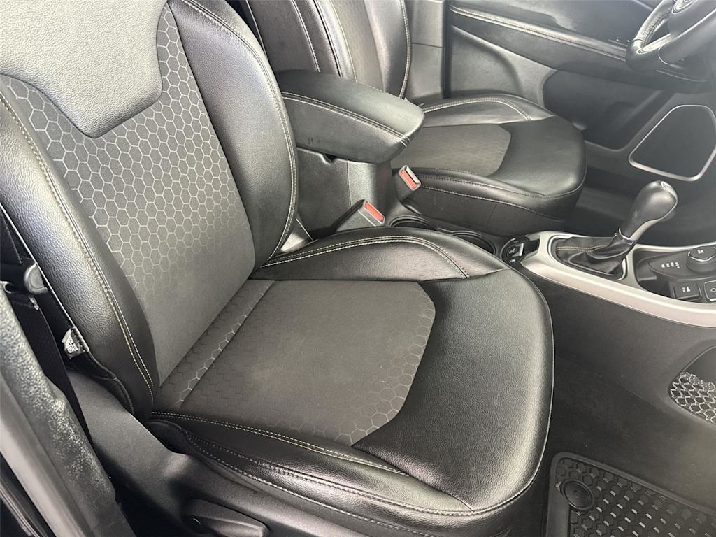 Thumbnail: 2019 Jeep Compass - 18
