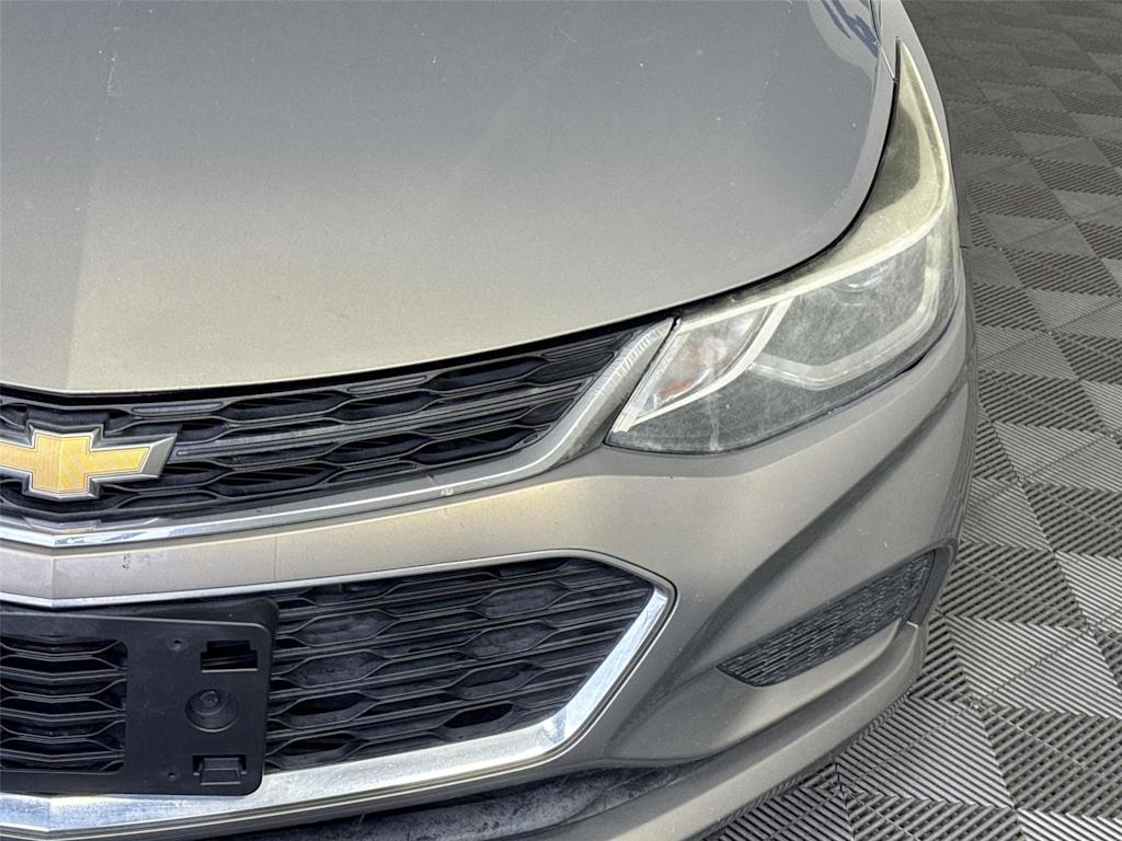 Thumbnail: 2017 Chevrolet Cruze - 17