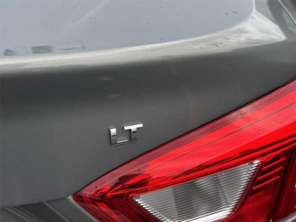 Thumbnail: 2017 Chevrolet Cruze - 6