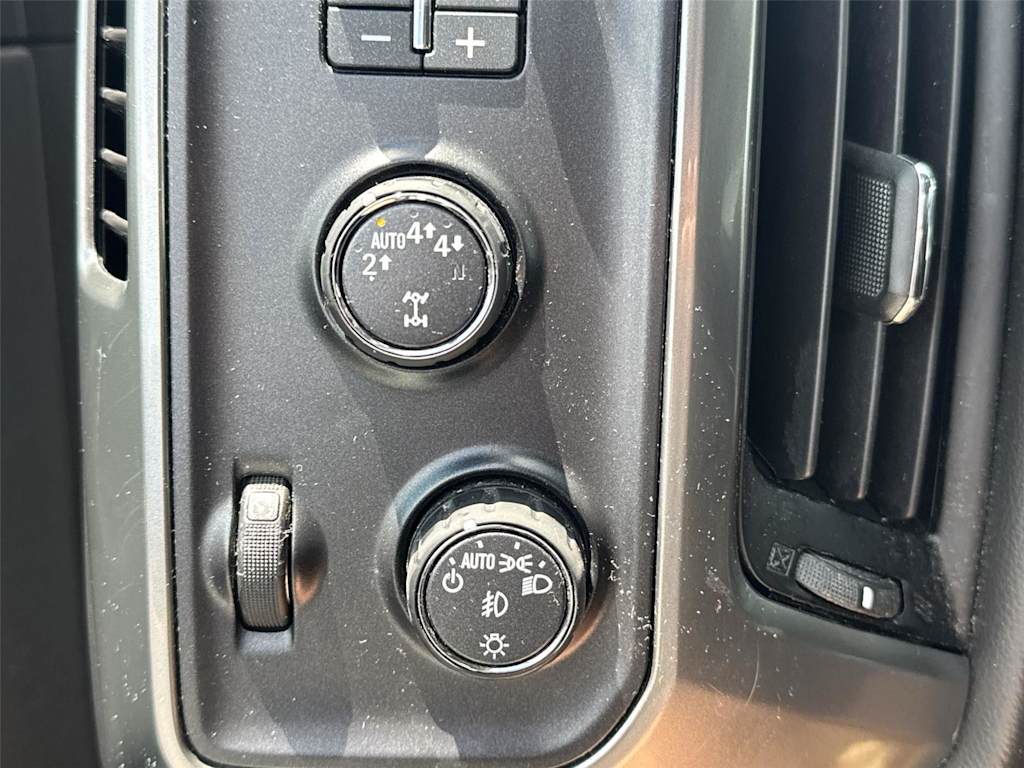 Thumbnail: 2018 Chevrolet Silverado 1500 - 25