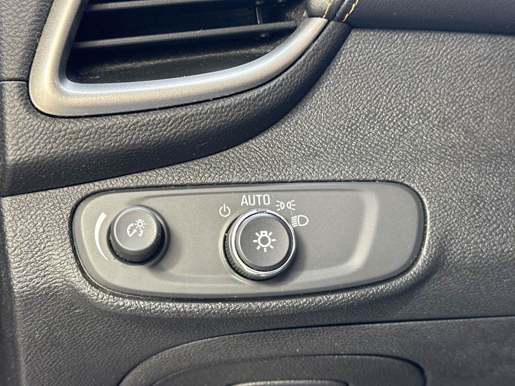 Thumbnail: 2018 Chevrolet Trax - 25