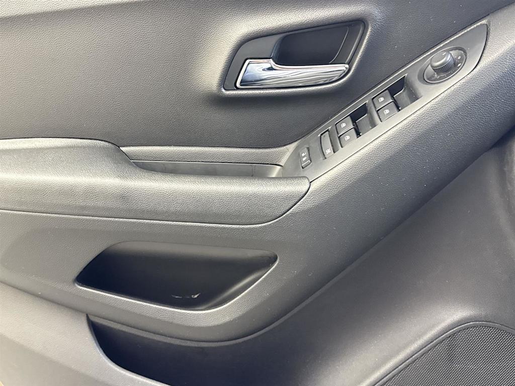 Thumbnail: 2018 Chevrolet Trax - 23