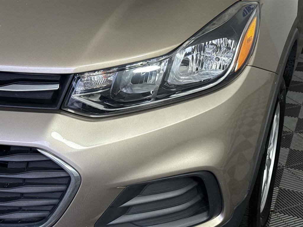 Thumbnail: 2018 Chevrolet Trax - 18