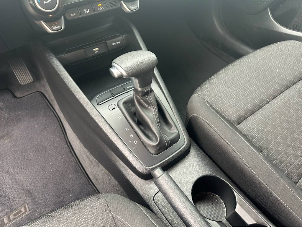 Thumbnail: 2022 Kia Rio - 12